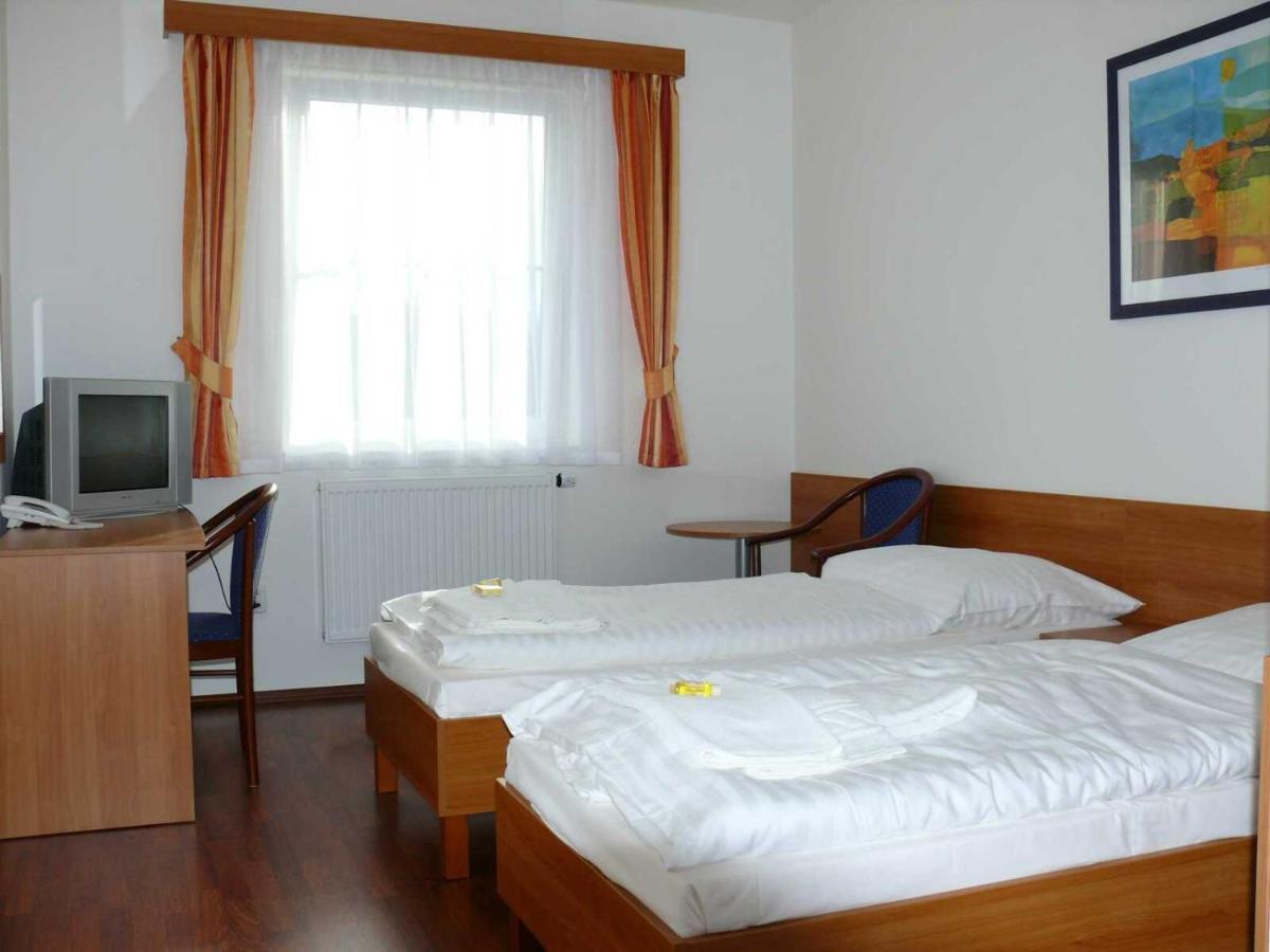 Hasicsky Hotel Pribyslav Exterior photo